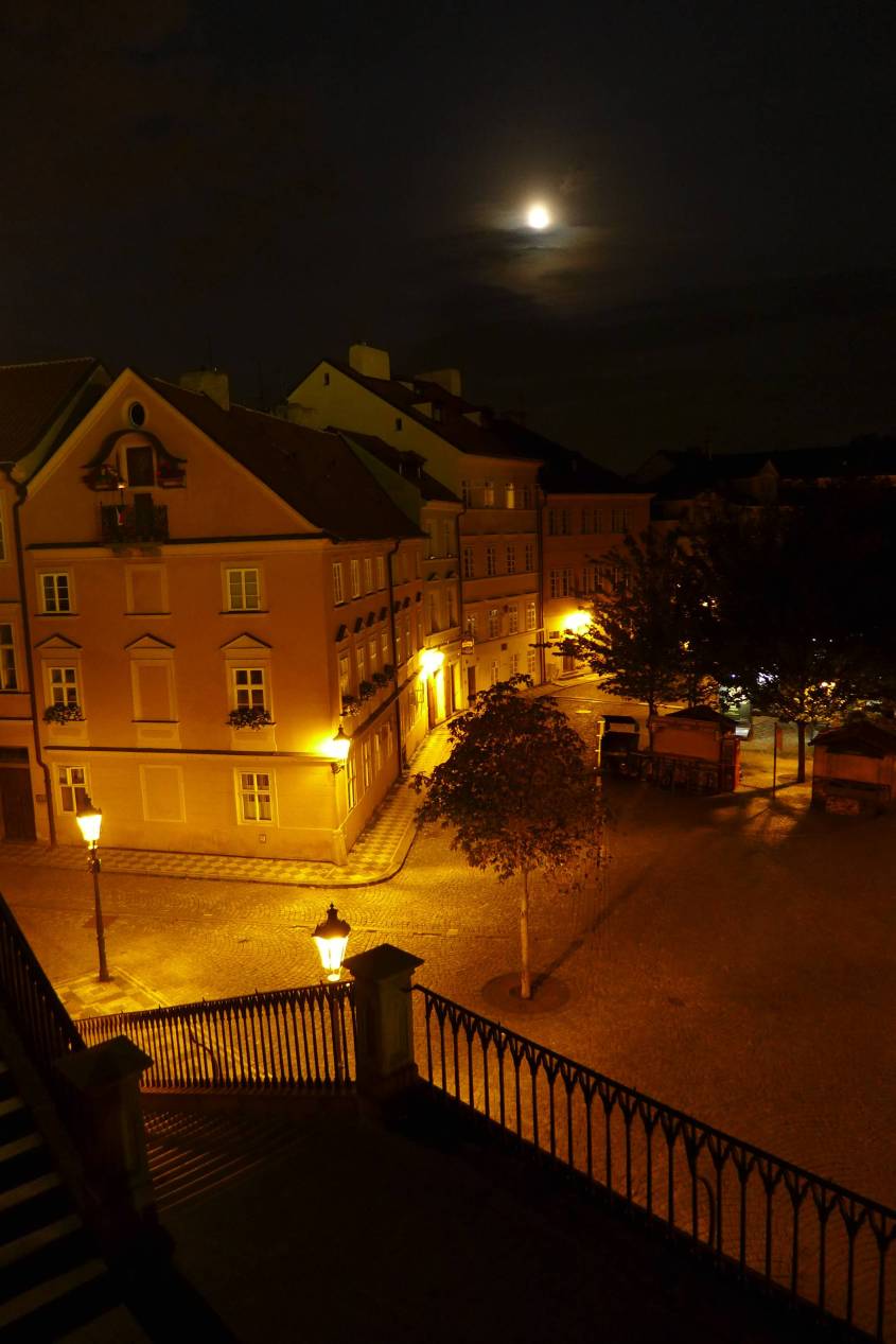 2017-07-10  Noční Praha  W002