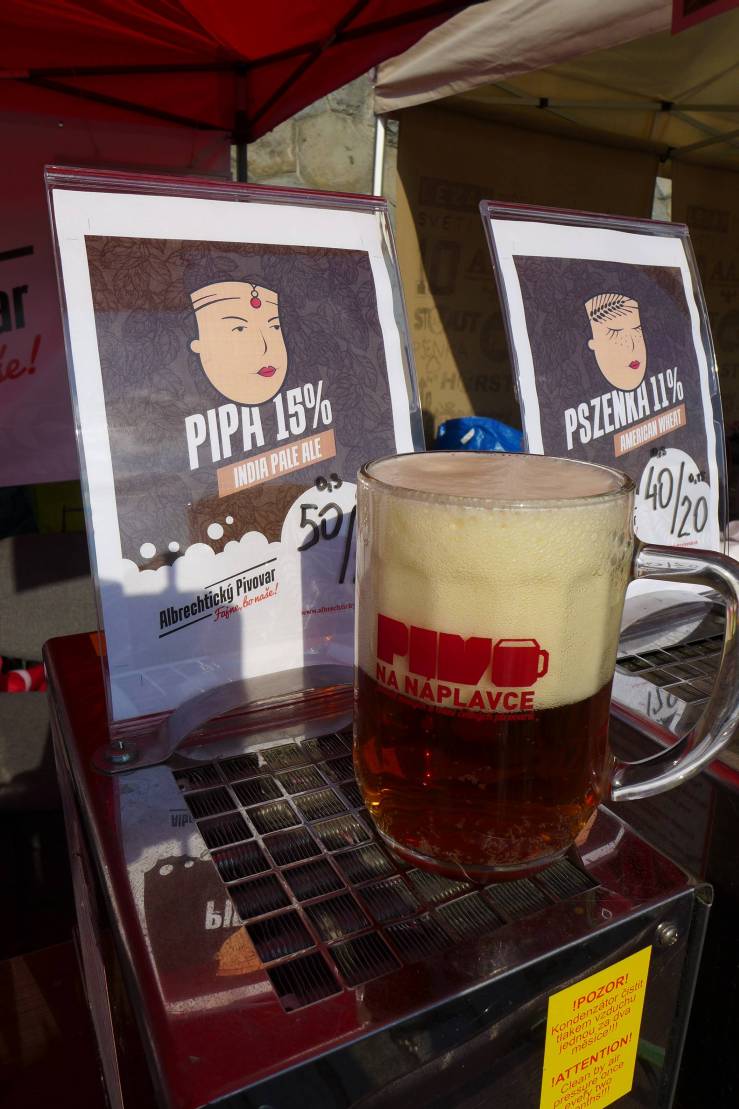 2018-06-16  Pivo na Náplavce  W017