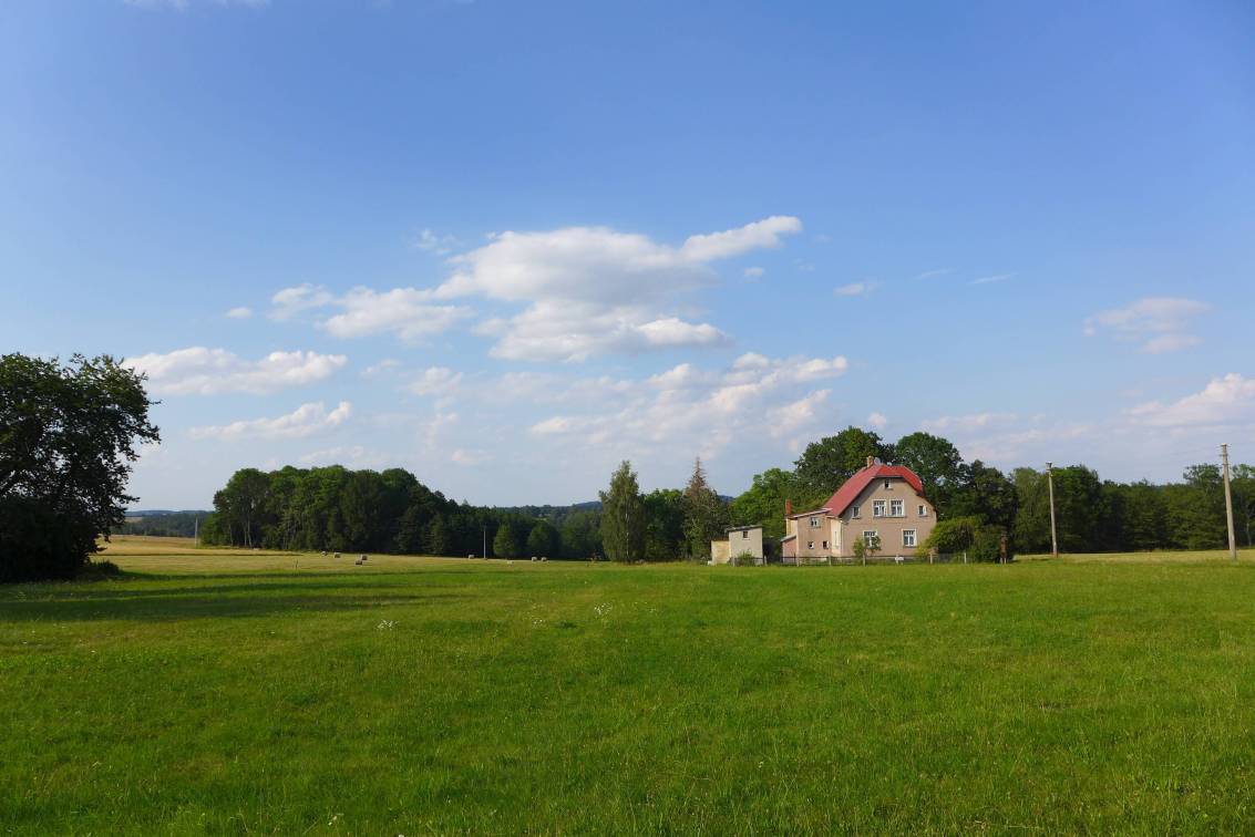 2019-07-28  Ve stínu lesa a skal  W034