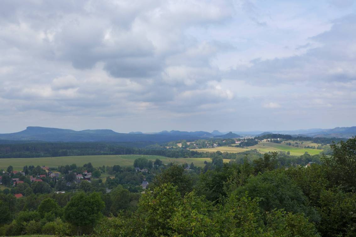 2019-07-29  Ve stínu lesa a skal  W018