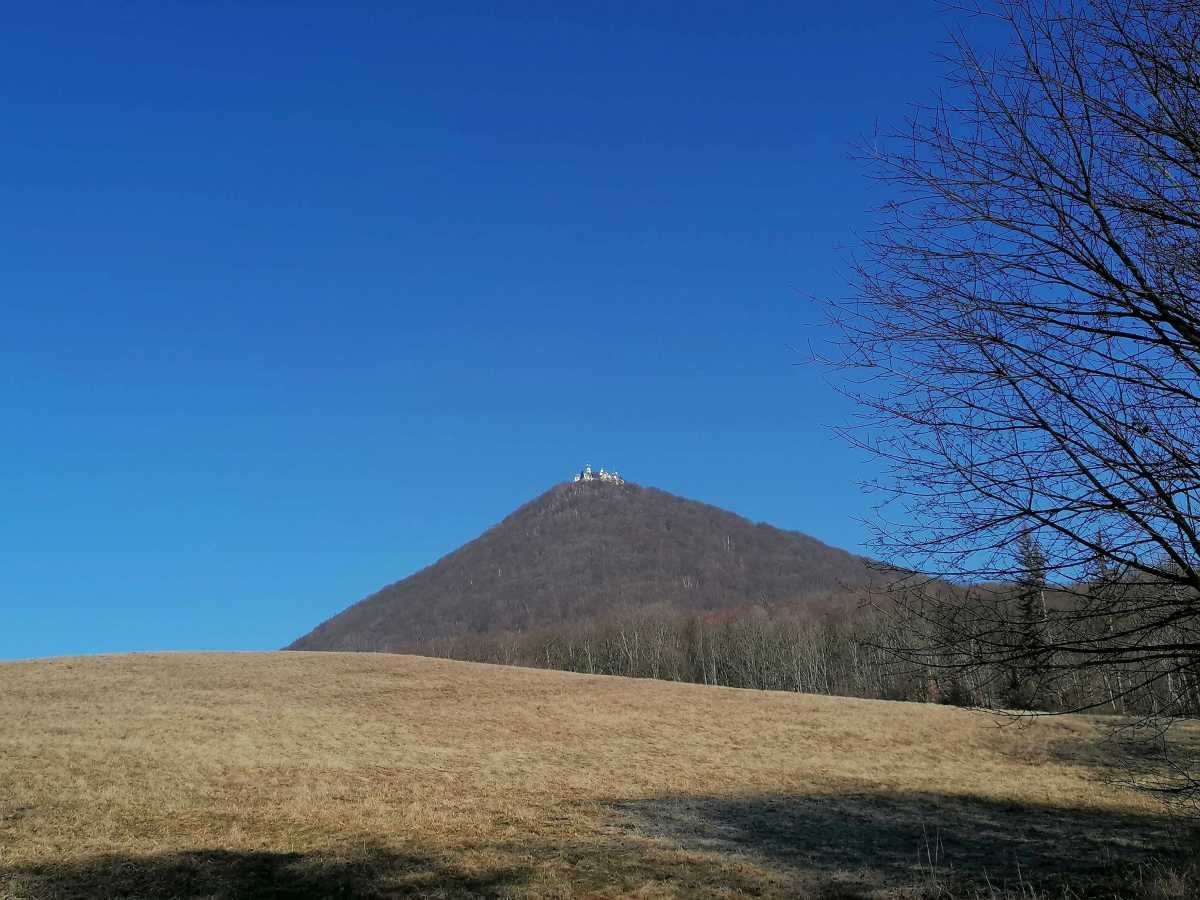 2022-02-14  Sněhuláci na Milešovce  W011