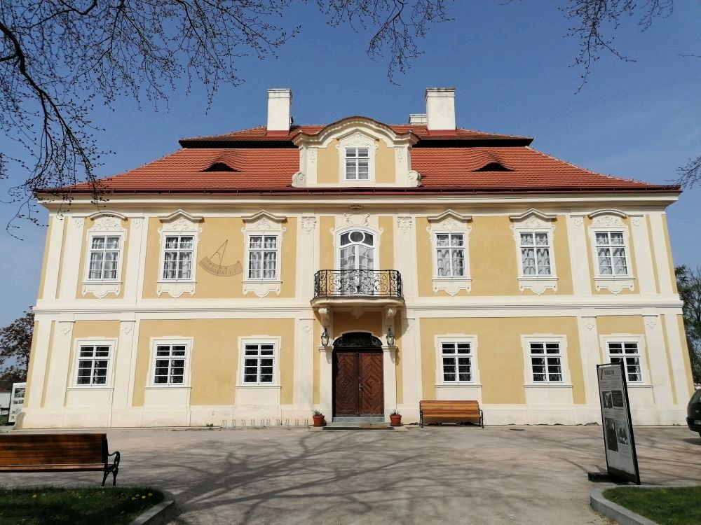 2024-04-09  Panenské Břežany  W008