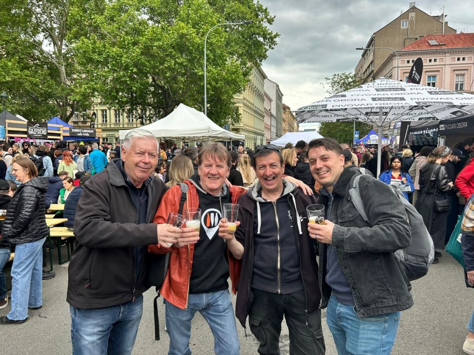 2025-05-18  Pivo & Burger  W017