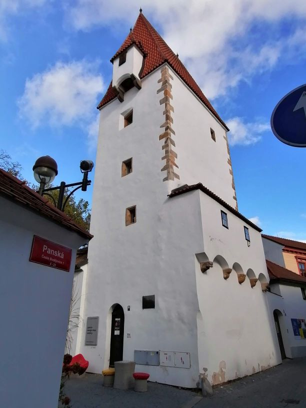 2025-10-24  Za Pány z Růže  W003