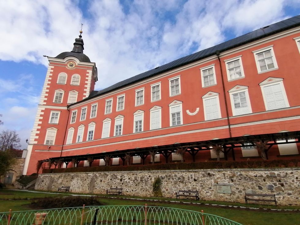 2025-10-26  Za Pány z Růže  W002