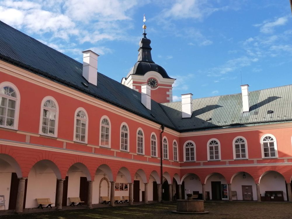 2025-10-26  Za Pány z Růže  W005