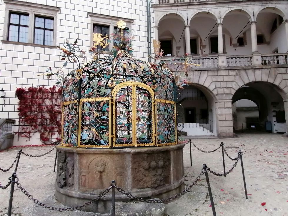 2025-10-26  Za Pány z Růže  W016