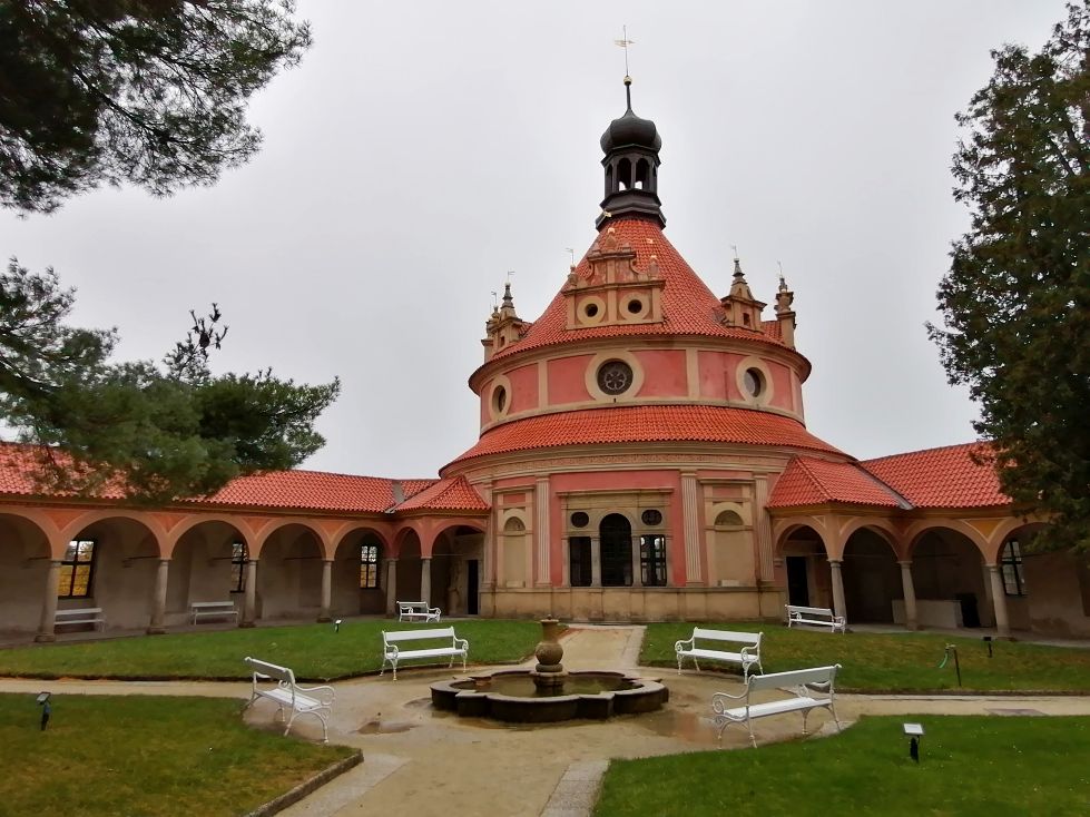 2025-10-26  Za Pány z Růže  W017