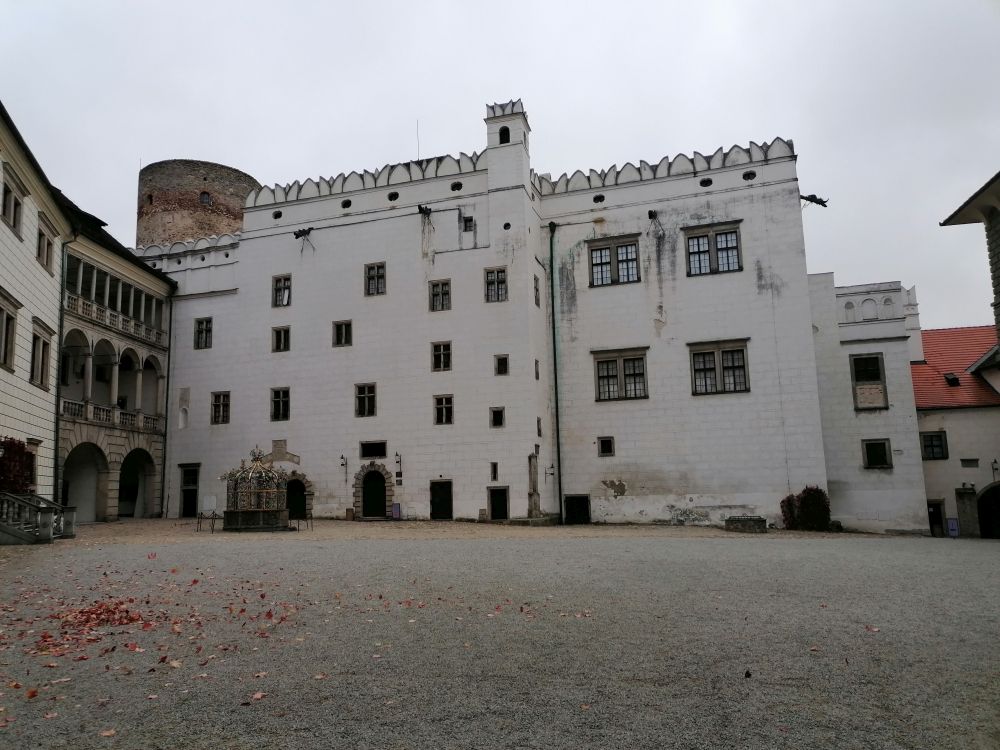 2025-10-26  Za Pány z Růže  W018