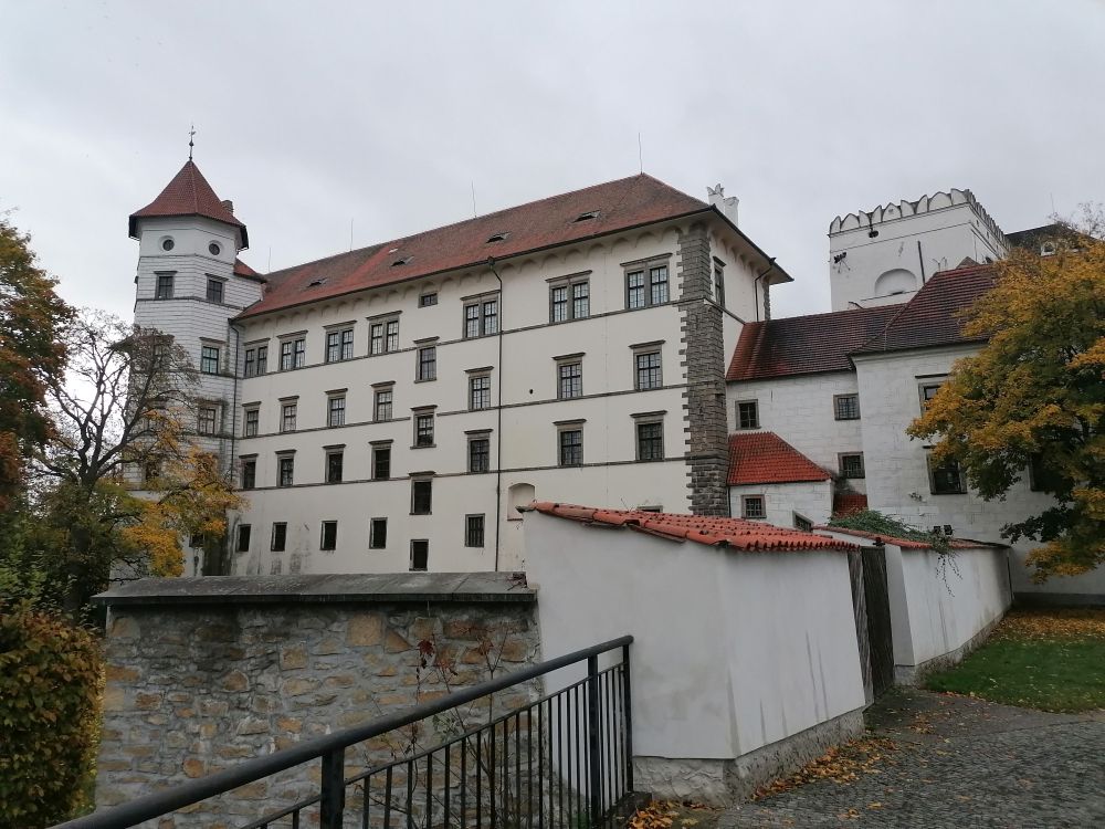 2025-10-27  Za Pány z Růže  W009